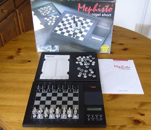 Mephisto Nigel Short  1  25 x 26